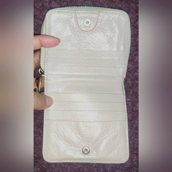 Chloe Compact Zippy Bifold Bow Wallet Beige - Picture 4 of 9